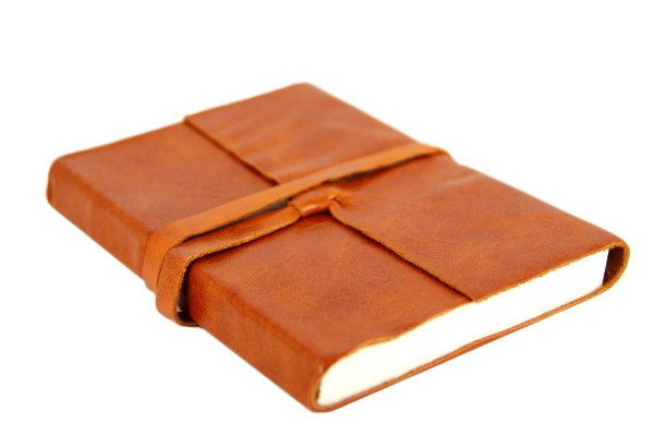 Carnet en Cuir Artisanal avec Cordon Fermoir